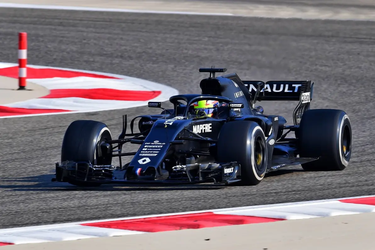 开云体育app-梅赛德斯碾压雷诺车队，塞恩斯统治全场