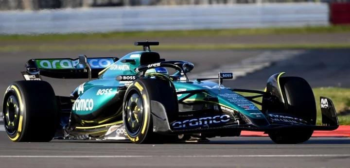 阿斯顿马丁碾压雷诺车队，塞恩斯点燃赛场