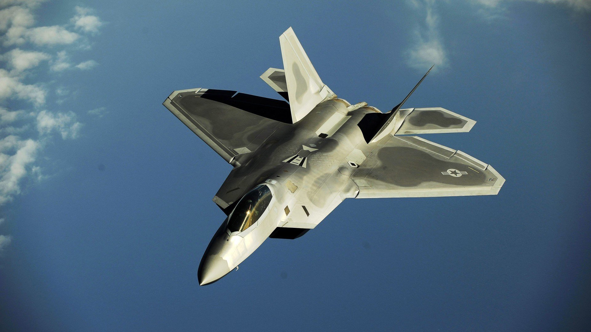 遥控器上的战争，绿茵攻防与篮球火力在同一个夜晚沸腾