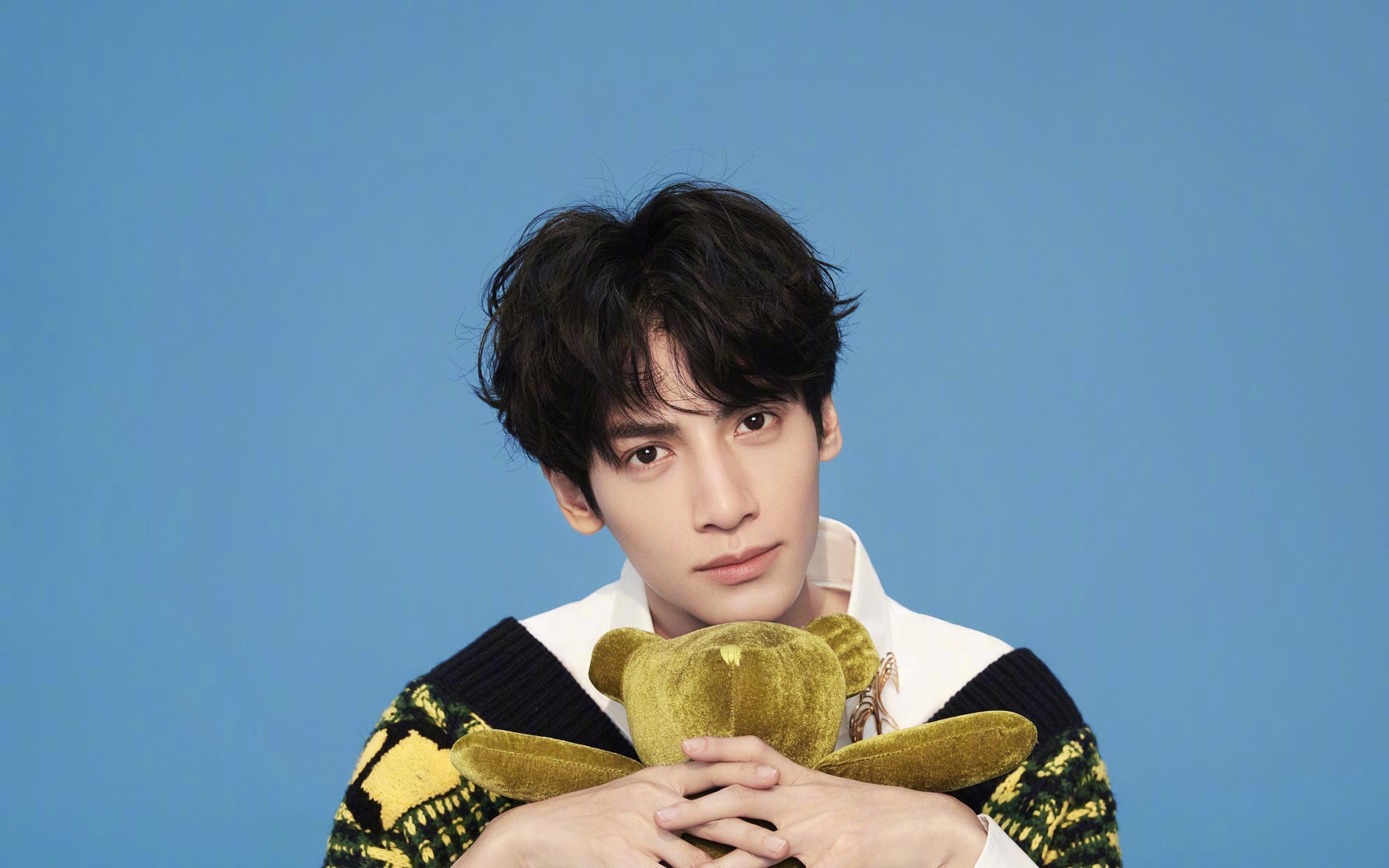 双重奏,姆巴佩以实力破质疑,罗马用逆转写史诗—足球世界从不缺少孤勇与奇迹